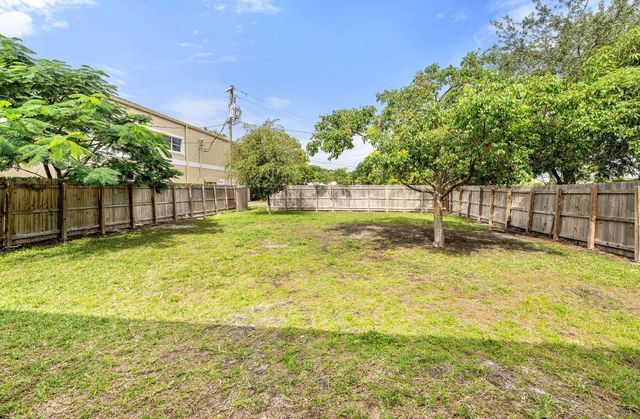 141 NW 12th St, Pompano Beach, FL 33060