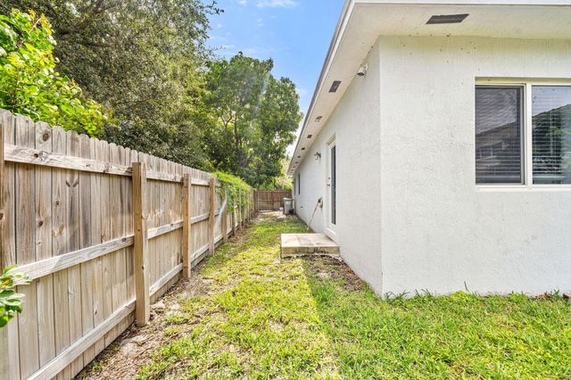 141 NW 12th St, Pompano Beach, FL 33060