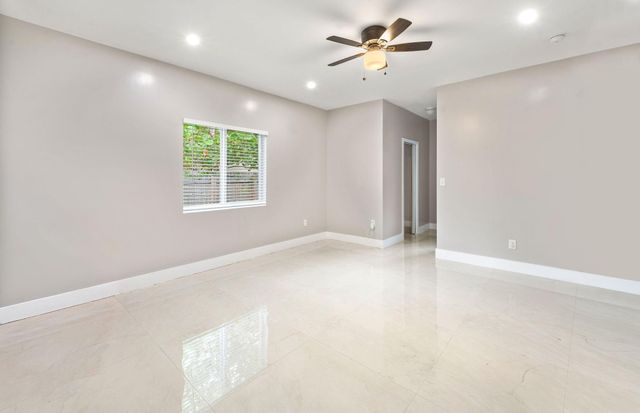 141 NW 12th St, Pompano Beach, FL 33060