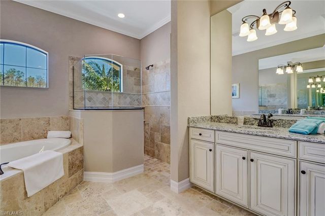 9902 Corso Bello DR, Naples, FL 34113