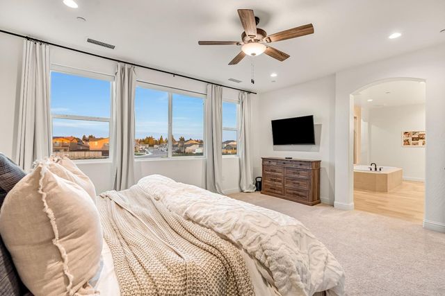 1811 Agua Dulce Avenue, Clovis, CA 93619