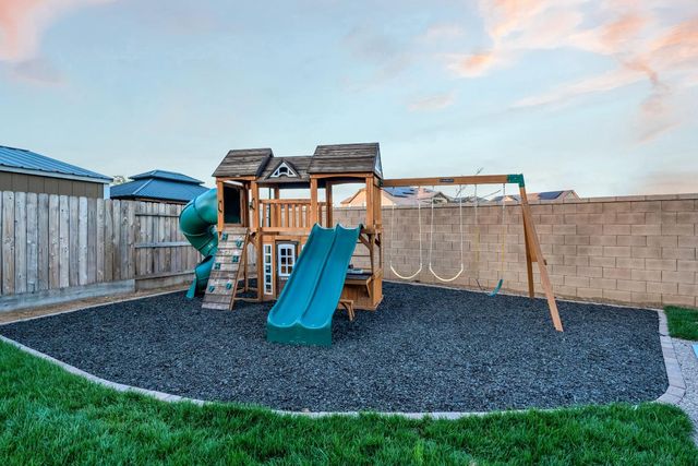 1811 Agua Dulce Avenue, Clovis, CA 93619