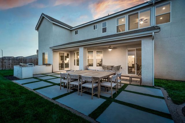 1811 Agua Dulce Avenue, Clovis, CA 93619