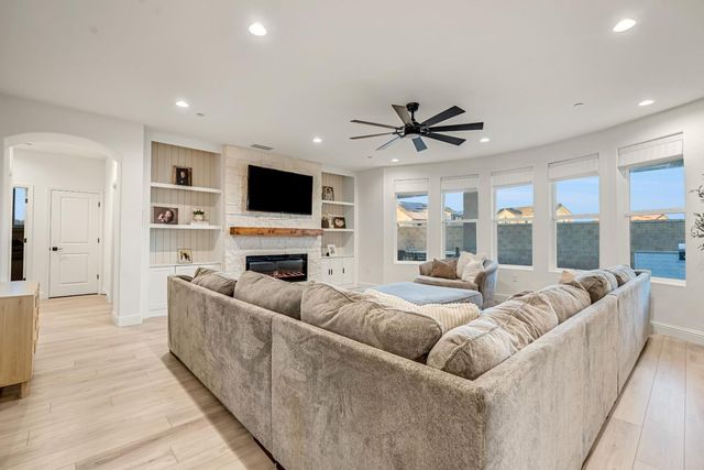 1811 Agua Dulce Avenue, Clovis, CA 93619