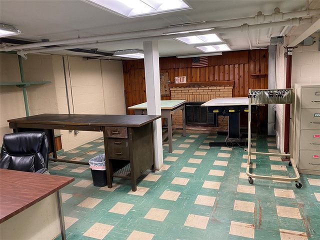 1720 Valley View Rd, Hermitage, PA 16148