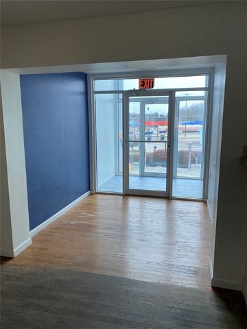 1720 Valley View Rd, Hermitage, PA 16148