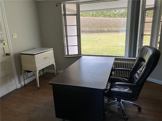 1720 Valley View Rd, Hermitage, PA 16148