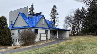 1720 Valley View Rd, Hermitage, PA 16148