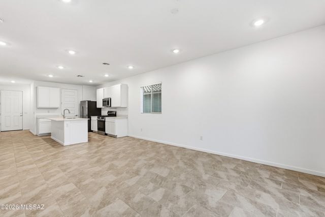 8774 S Circulo Generoso, Vail, AZ 85641