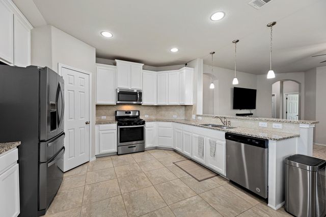 382 Limerick RD, Buda, TX 78610