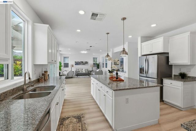 574 Mandevilla Dr, Brentwood, CA 94513