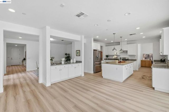 574 Mandevilla Dr, Brentwood, CA 94513