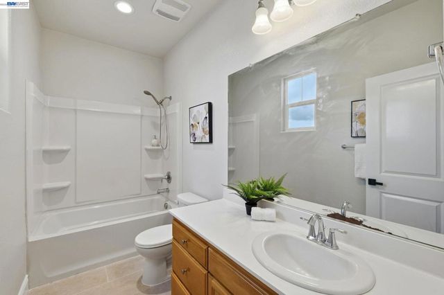 574 Mandevilla Dr, Brentwood, CA 94513