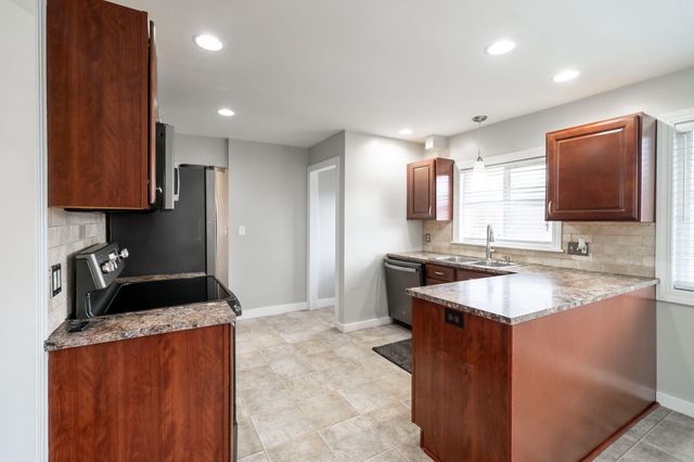 767 Beaumont Drive NW, Grand Rapids, MI 49504