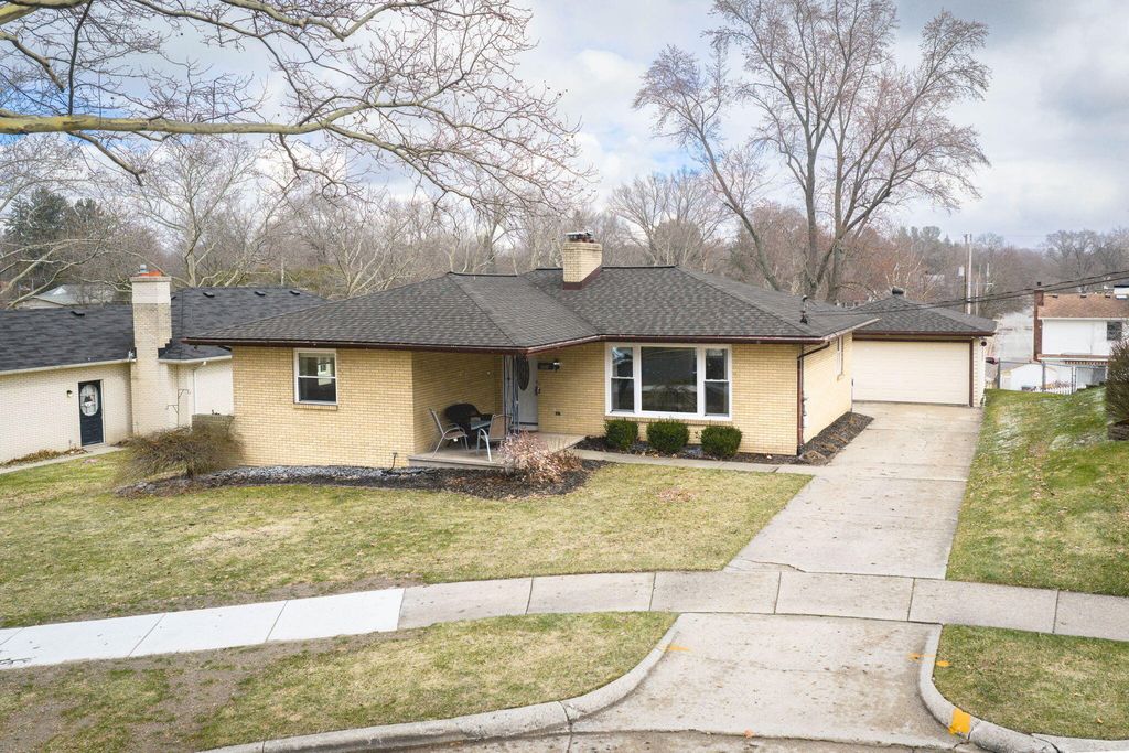 767 Beaumont Drive NW, Grand Rapids, MI 49504