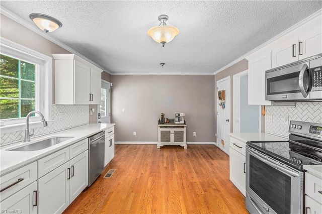 129 Twin Valley Drive, Clemmons, NC 27012