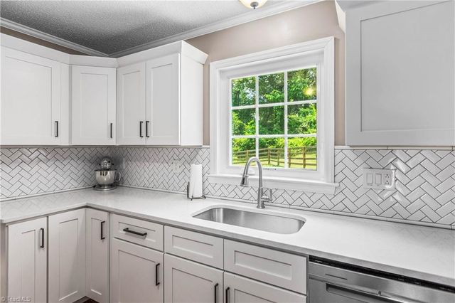 129 Twin Valley Drive, Clemmons, NC 27012