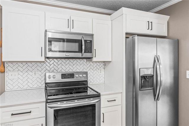 129 Twin Valley Drive, Clemmons, NC 27012