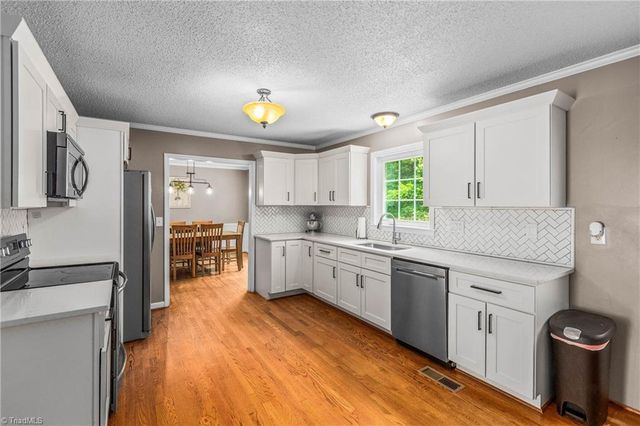 129 Twin Valley Drive, Clemmons, NC 27012