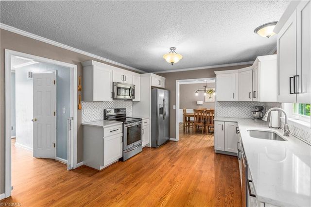 129 Twin Valley Drive, Clemmons, NC 27012