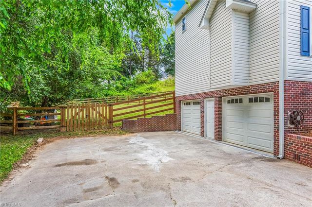 129 Twin Valley Drive, Clemmons, NC 27012