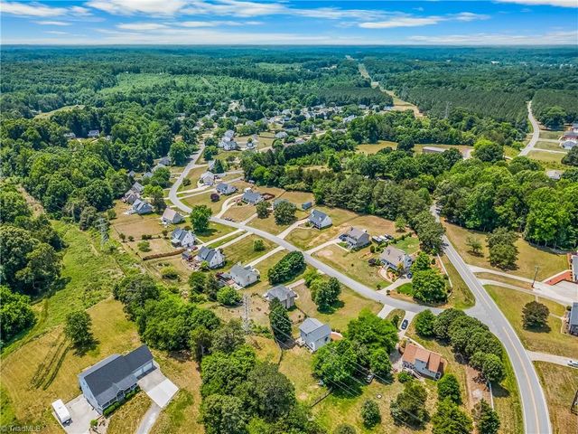 129 Twin Valley Drive, Clemmons, NC 27012