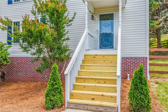 129 Twin Valley Drive, Clemmons, NC 27012