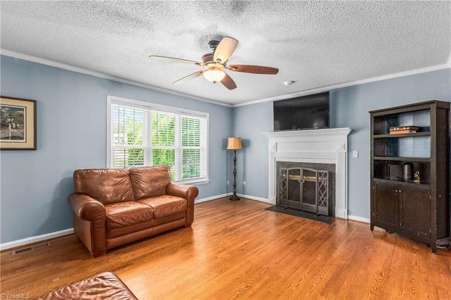 129 Twin Valley Drive, Clemmons, NC 27012