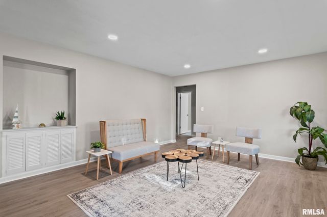 510 S WESTGATE Avenue, Jacksonville, IL 62650