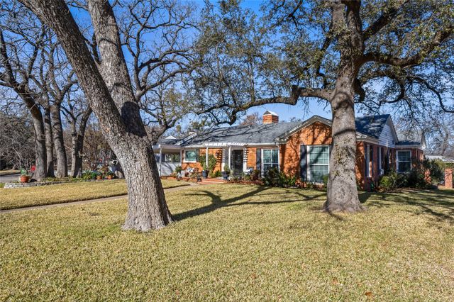 1415 Bluebonnet Drive, Fort Worth, TX 76111