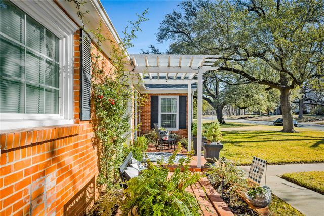 1415 Bluebonnet Drive, Fort Worth, TX 76111