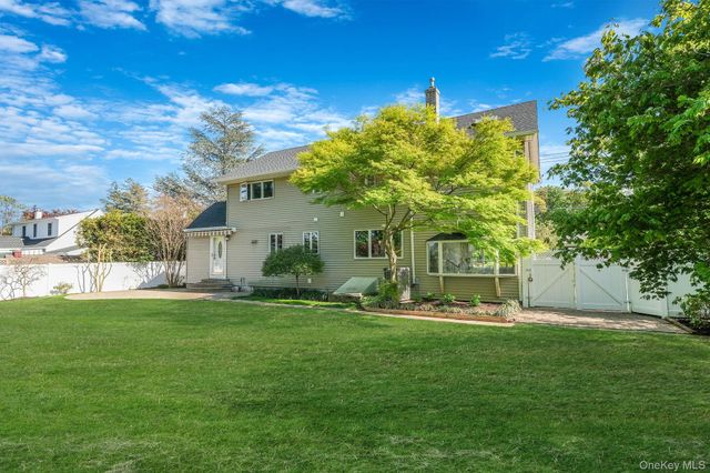 211 2nd Street, Saint James, NY 11780