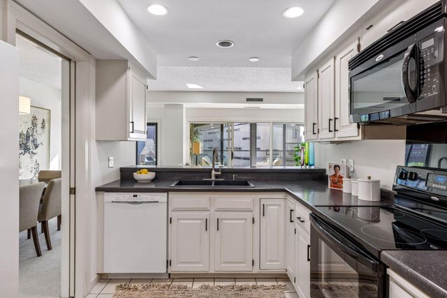 1201 Yale Place 407, Minneapolis, MN 55403