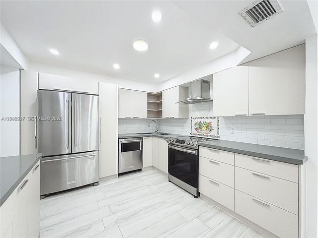 250 174th St 1211, Sunny Isles Beach, FL 33160