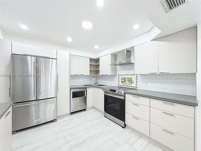 250 174th St 1211, Sunny Isles Beach, FL 33160