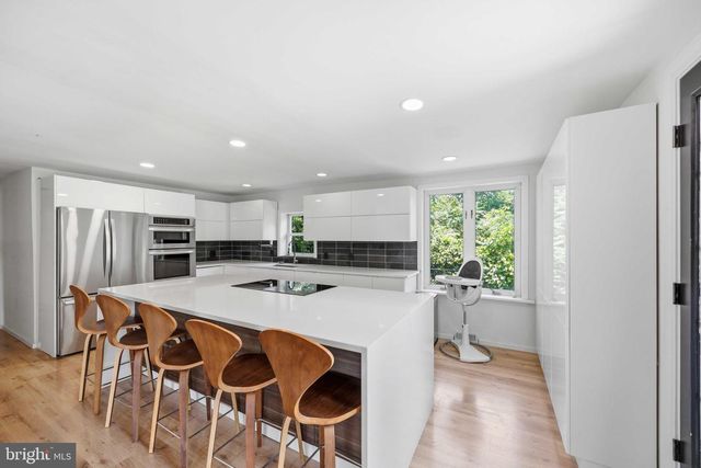 212 SKYLINE DR, Feasterville Trevose, PA 19053