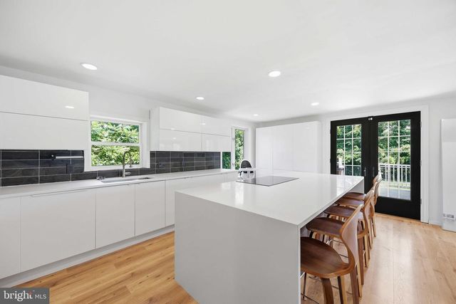 212 SKYLINE DR, Feasterville Trevose, PA 19053