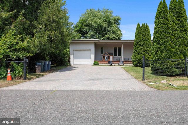 212 SKYLINE DR, Feasterville Trevose, PA 19053
