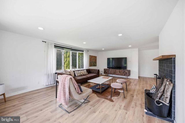 212 SKYLINE DR, Feasterville Trevose, PA 19053