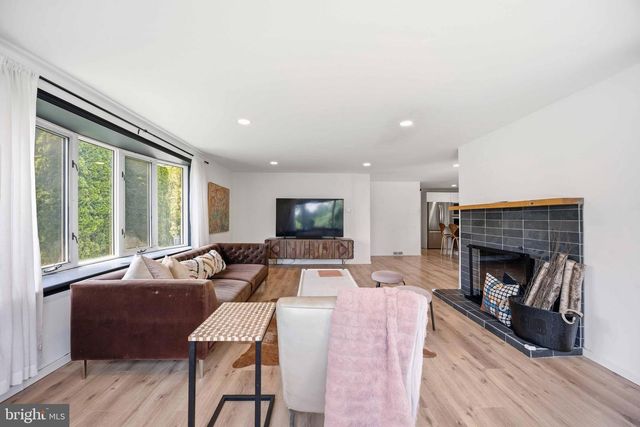 212 SKYLINE DR, Feasterville Trevose, PA 19053