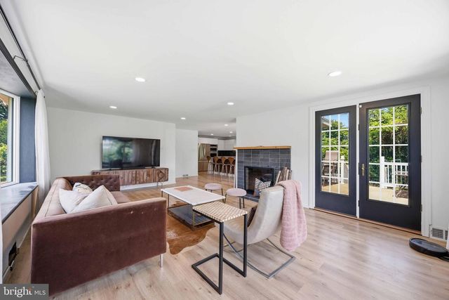 212 SKYLINE DR, Feasterville Trevose, PA 19053