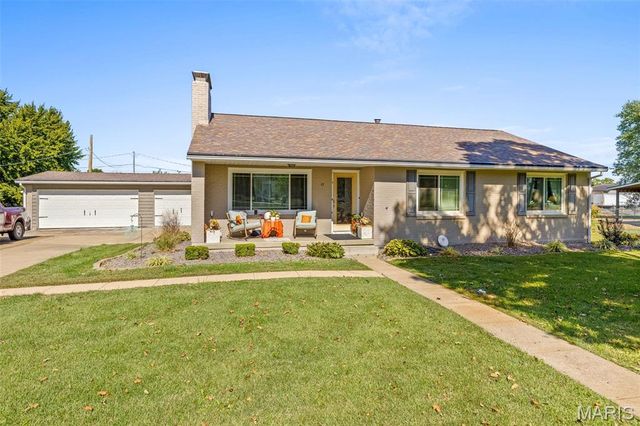 17 Airline Drive, Farmington, MO 63640