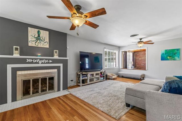 17 Airline Drive, Farmington, MO 63640