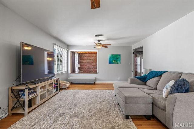 17 Airline Drive, Farmington, MO 63640