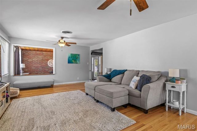 17 Airline Drive, Farmington, MO 63640