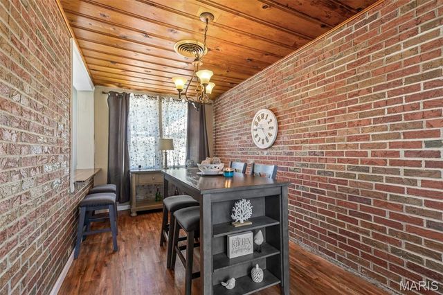 17 Airline Drive, Farmington, MO 63640