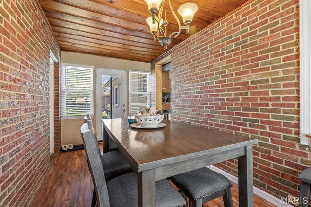 17 Airline Drive, Farmington, MO 63640