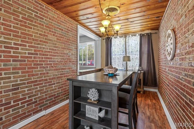 17 Airline Drive, Farmington, MO 63640