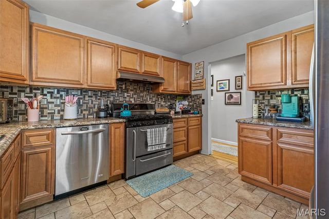 17 Airline Drive, Farmington, MO 63640