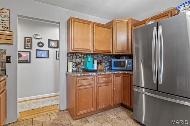 17 Airline Drive, Farmington, MO 63640